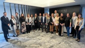 Foto con representantes de empresas participantes en la reunión del Consejo Directivo